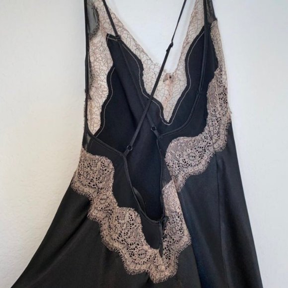 Satin Chantilly Lace Low Back Slip Black - Picture 8 of 9